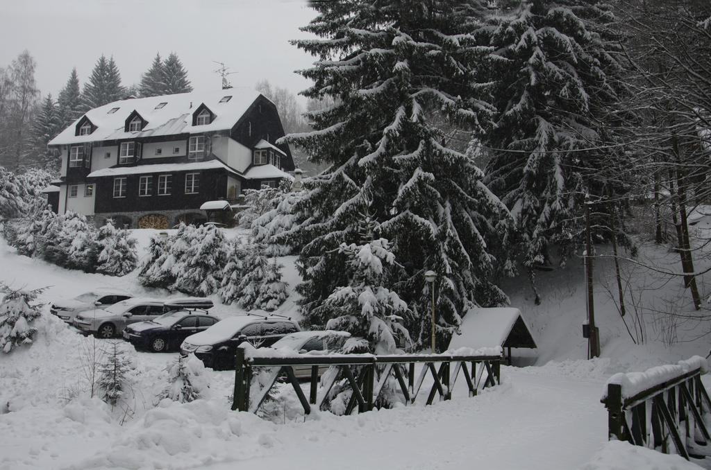 Hotel Konsel Říčky Eksteriør billede