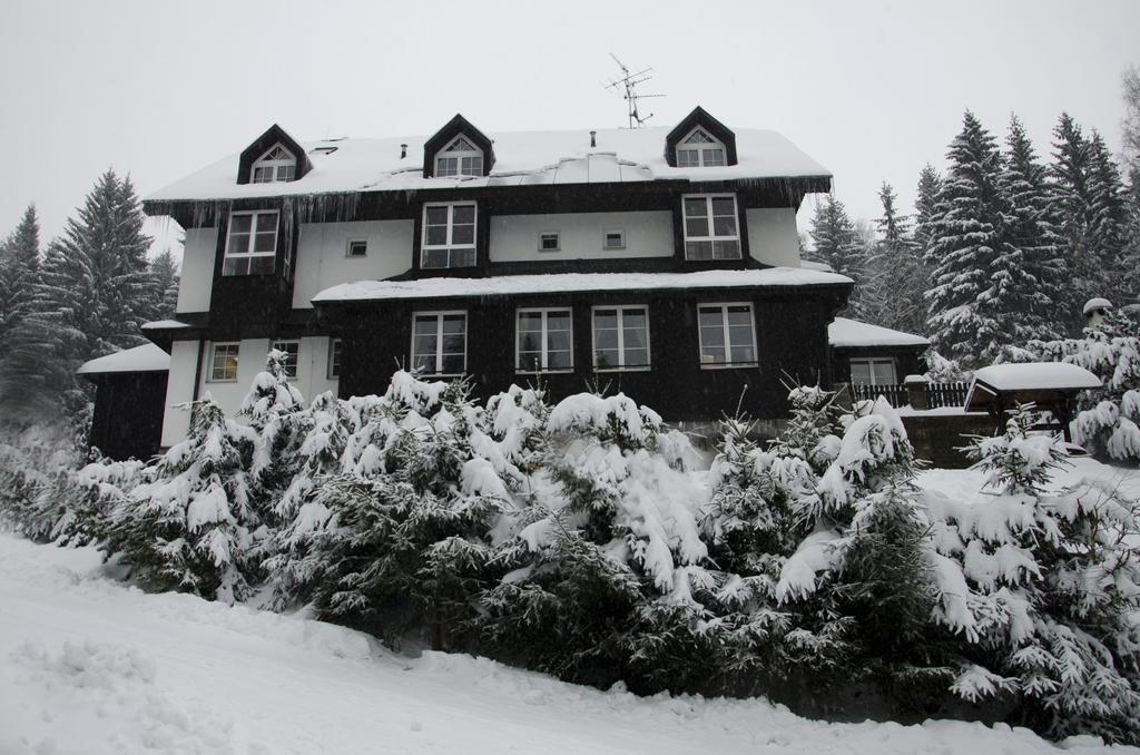 Hotel Konsel Říčky Eksteriør billede